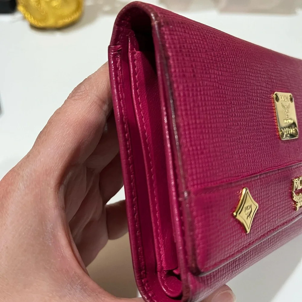 MCM DARK PINK TRIFOLD WALLET WITH MCM CHARM - Picture 5 of 15